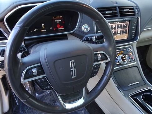 Used 2017 Lincoln Continental Reserve w/ Technology Package image 27