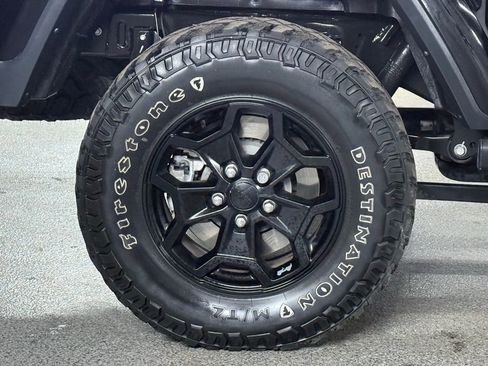 Used 2022 Jeep Gladiator Willys image 7