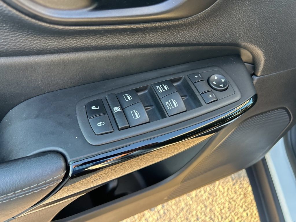 Certified 2023 Jeep Cherokee Altitude Lux AWD/4WD image 38