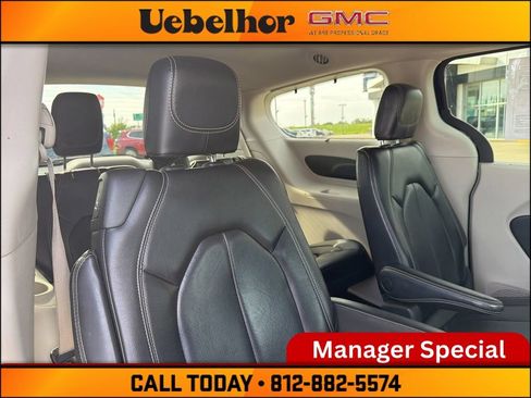 Used 2022 Chrysler Pacifica Touring-L FWD image 5