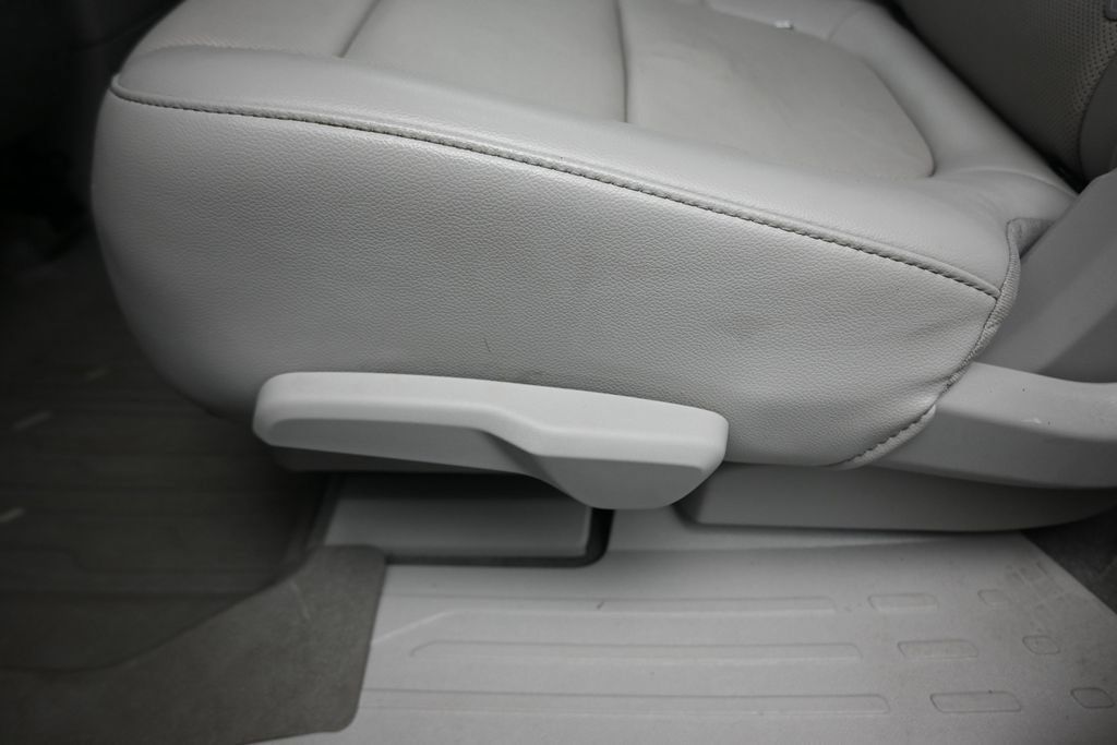 Used 2020 GMC Acadia SLT w/ Trailering Package FWD image 36