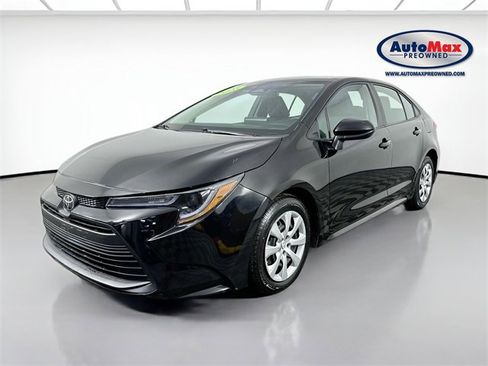 Used 2023 Toyota Corolla LE image 3