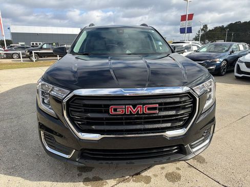 Certified 2022 GMC Terrain SLE w/ Driver Convenience Package image 12