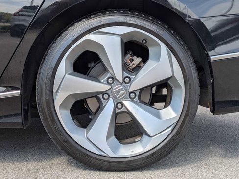 Used 2018 Honda Accord Touring image 10