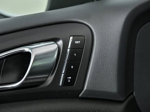 Used 2014 Porsche Cayenne Platinum Edition image 16