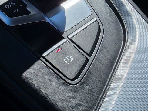 Used 2017 Audi A4 2.0T Premium w/ Convenience Package image 37