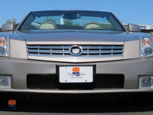 Used 2004 Cadillac XLR RWD image 34