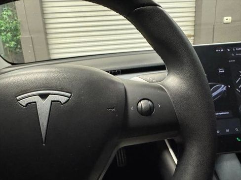 Used 2020 Tesla Model 3 Standard Range image 16