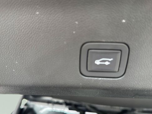 Used 2024 GMC Yukon XL Denali AWD/4WD image 25
