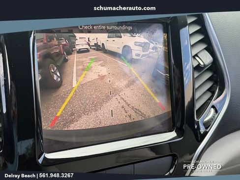 Used 2019 Jeep Cherokee Limited FWD image 20