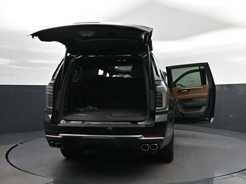 New 2026 Chevrolet Suburban High Country RWD image 73
