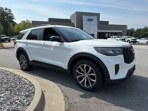 New 2026 Ford Explorer ST-Line image 2