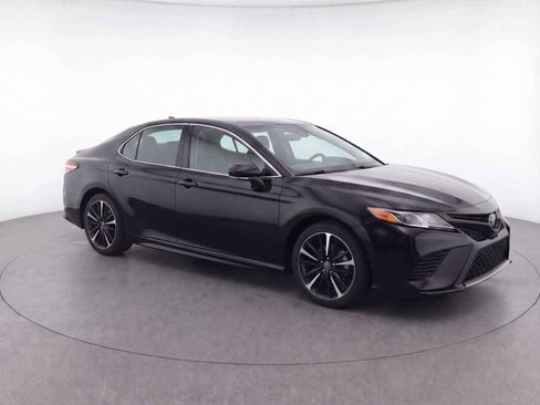 Used 2019 Toyota Camry XSE image 5