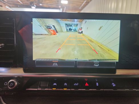 Used 2023 GMC Sierra 1500 SLT w/ SLT Premium Package image 19