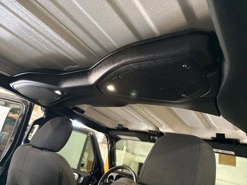 Used 2024 Jeep Wrangler Unlimited image 49