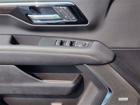 New 2025 Chevrolet Suburban Premier image 17