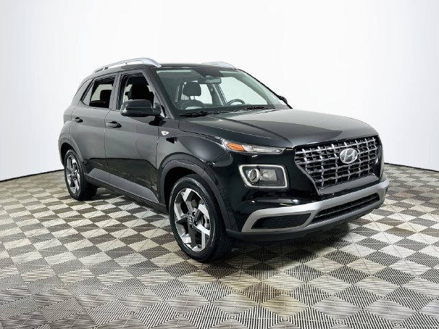 Used 2025 Hyundai Venue SEL FWD image 1