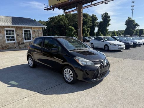 Used 2015 Toyota Yaris L FWD image 9