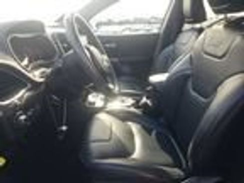 Used 2019 Jeep Cherokee Limited AWD/4WD image 3