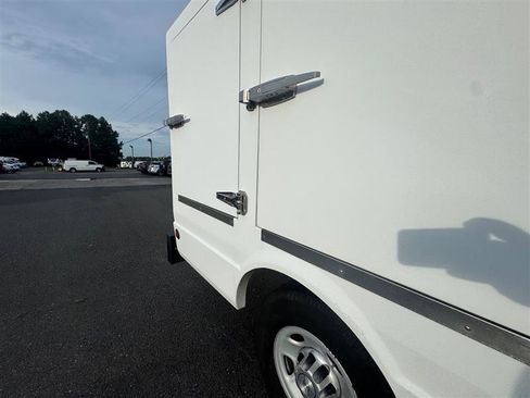Used 2014 Chevrolet Express 3500 image 25
