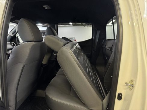 Used 2017 Toyota Tacoma TRD Sport image 31