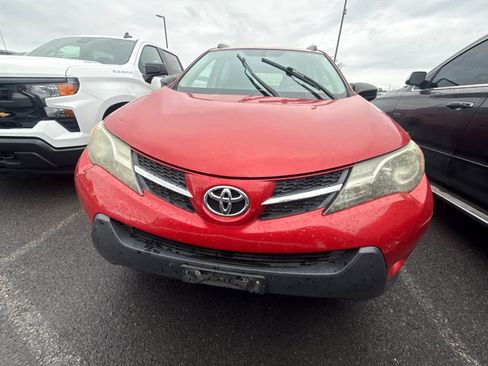 Used 2015 Toyota RAV4 LE AWD/4WD image 2