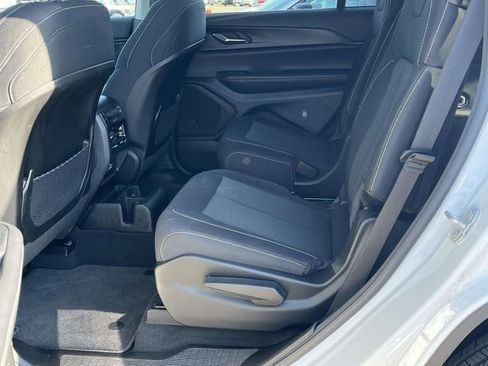 Used 2024 Jeep Grand Cherokee L Laredo image 15