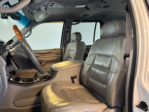Used 2000 Lincoln Navigator 2WD image 13