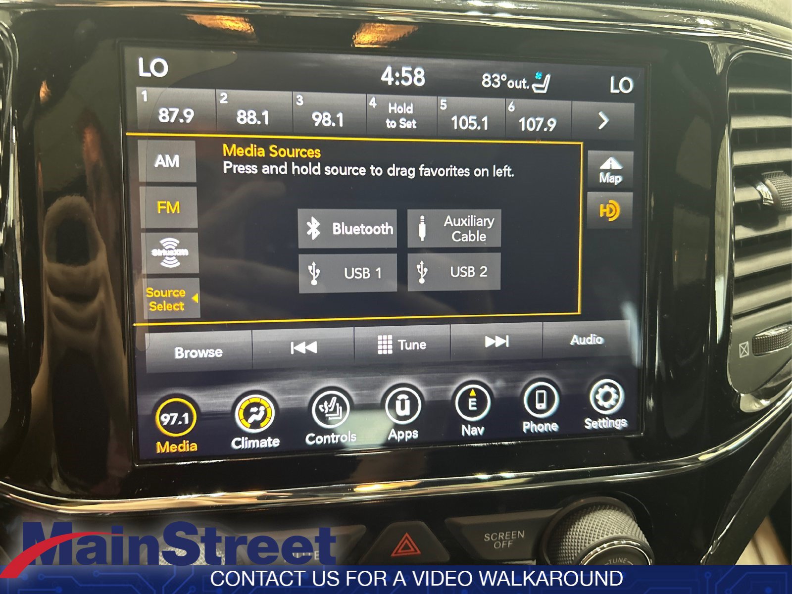 Used 2021 Jeep Grand Cherokee Overland AWD/4WD image 35