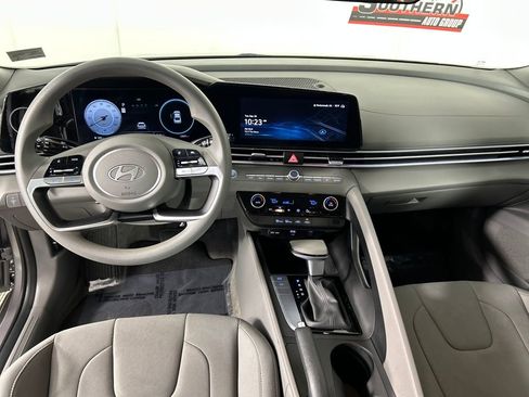 Used 2024 Hyundai Elantra SEL image 25