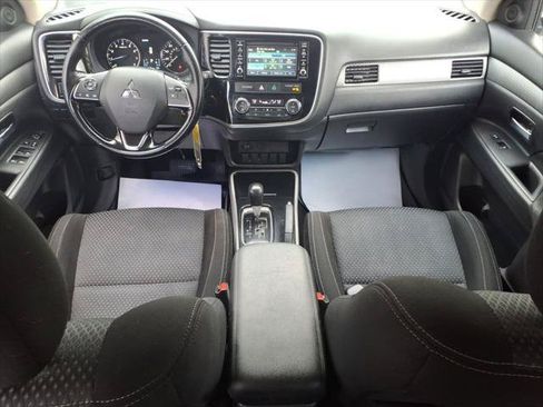 Used 2017 Mitsubishi Outlander ES AWD/4WD image 8