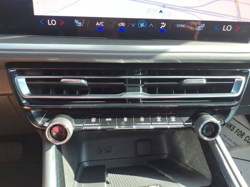Used 2026 Chevrolet Traverse LT FWD image 21