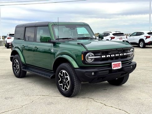 Used 2025 Ford Bronco Outer Banks AWD/4WD image 6