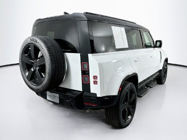 New 2026 Land Rover Defender 110 X-Dynamic SE AWD/4WD image 5