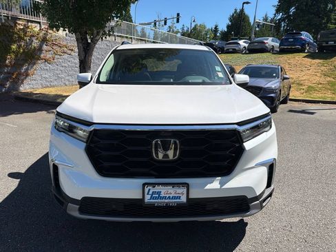 Used 2025 Honda Pilot Elite image 8