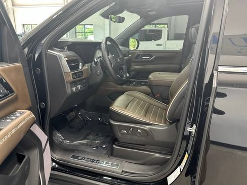 Used 2025 GMC Yukon XL Denali Ultimate AWD/4WD image 15