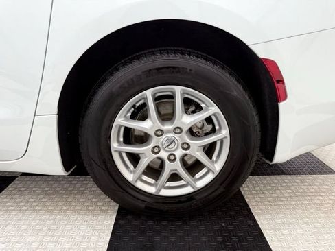 Used 2023 Chrysler Voyager LX FWD image 13