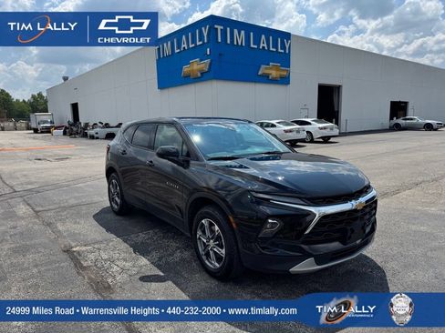 Used 2025 Chevrolet Blazer LT AWD/4WD image 1