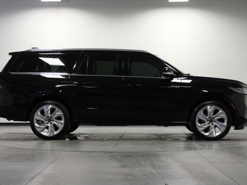 Used 2025 Lincoln Navigator L Black Label AWD/4WD image 3