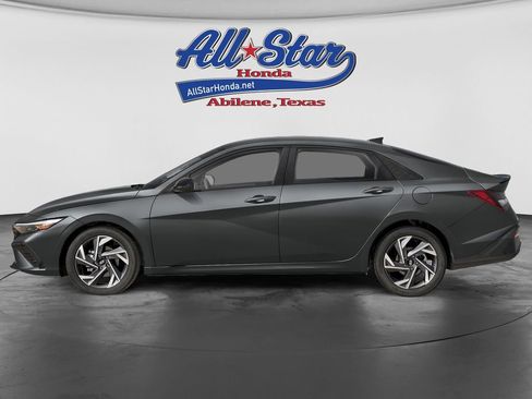 Used 2025 Hyundai Elantra Sport FWD image 3