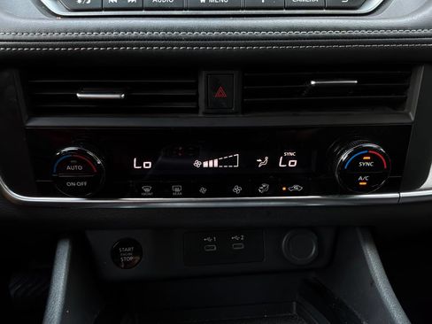 Used 2025 Nissan Rogue SV FWD image 28