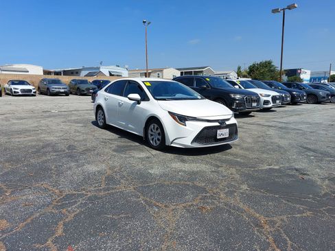 Used 2020 Toyota Corolla LE w/ Carpet Mat Package (TMS) FWD image 2