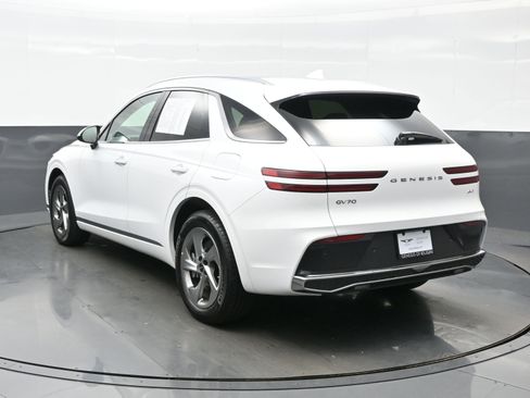 Certified 2026 Genesis GV70 2.5T Select image 4