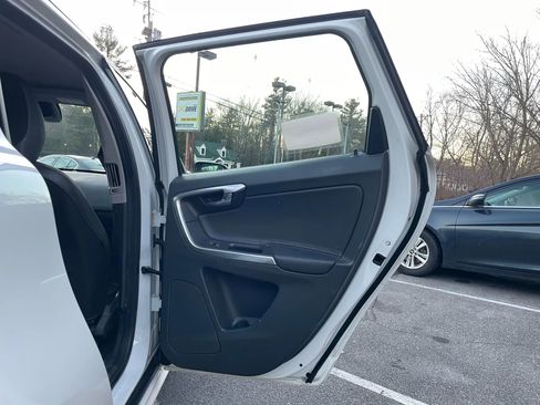 Used 2016 Volvo XC60 T5 image 33
