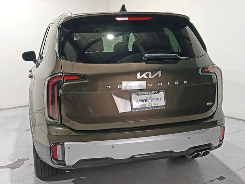 Used 2024 Kia Telluride EX w/ EX Captain's Chair Package AWD/4WD image 5