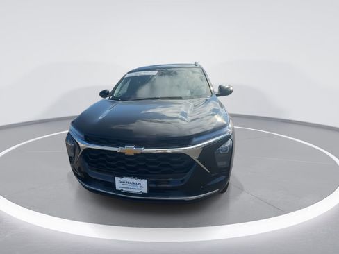 Used 2025 Chevrolet Trax LT w/ LT Convenience Package image 3