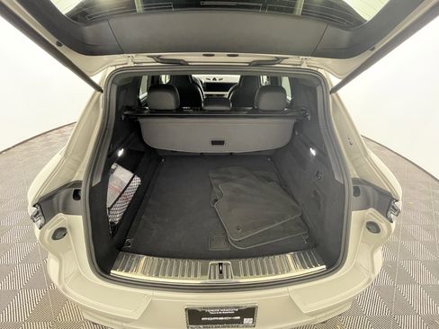 Used 2025 Porsche Cayenne GTS AWD/4WD image 21