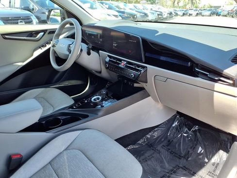 Certified 2023 Kia Niro Wave FWD image 15