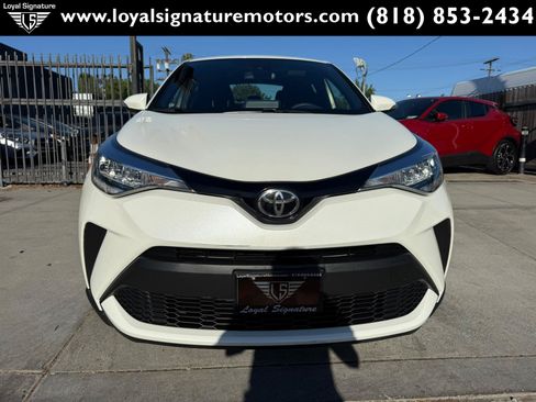 Used 2020 Toyota C-HR XLE FWD image 2