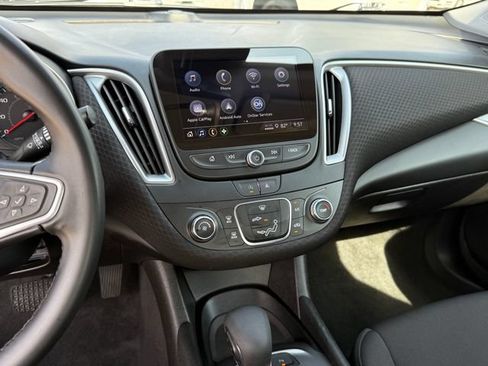 Used 2025 Chevrolet Malibu RS FWD image 19